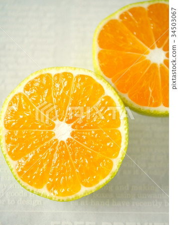 Very early birth orange cut image (vertical position high angle) Very early birth orange cut image (vertical position high angle) 34503067