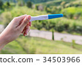 a woman hand holding pregnancy test 34503966