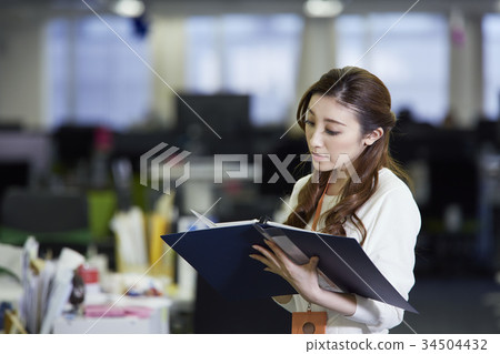 Woman working in the office Woman working in the office 34504432