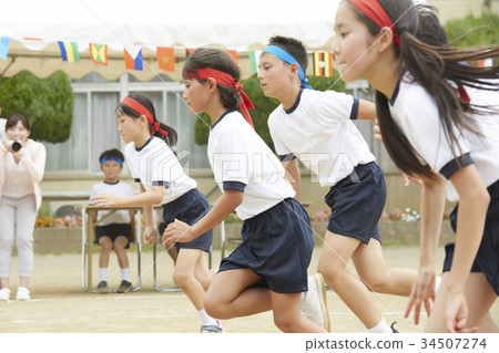 Elementary school student running at athletic meet Elementary school student running at athletic meet 34507274