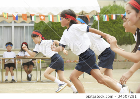 Elementary school student running at athletic meet 34507281