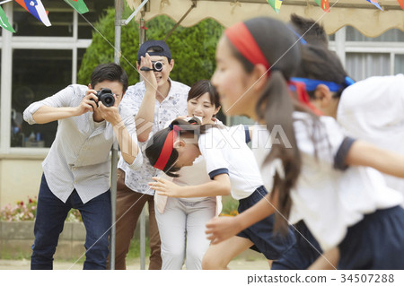 一個在運動會上射擊的守護者 34507288