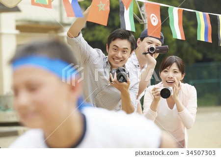 A guardian who shoots at an athletic meet 34507303