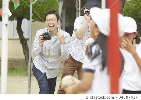 A guardian who shoots at an athletic meet 34507417