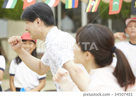 參加運動會的父母 參加運動會的父母 34507481