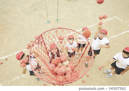 小學生在運動會上穿上球 34507562