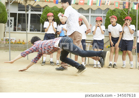 Parents who participate in the athletic meet 34507618