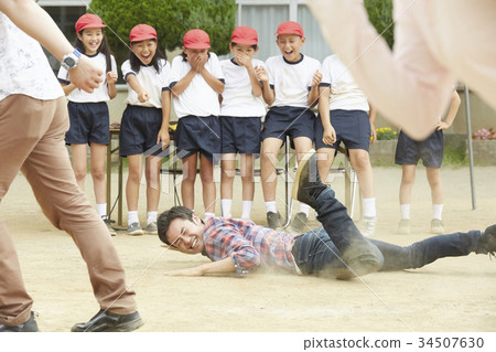 Parents who participate in the athletic meet 34507630