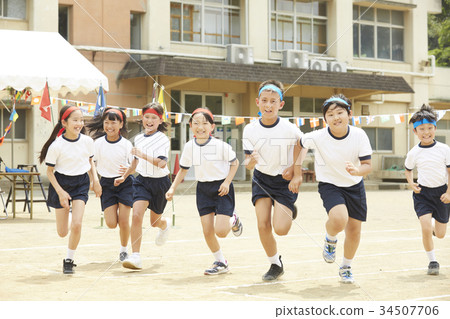 Primary schoolchild who participates in athletic meet 34507706