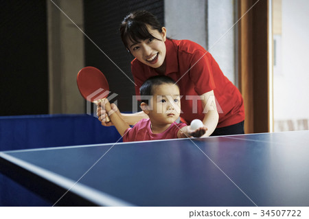 乒乓球班老師和學生 34507722
