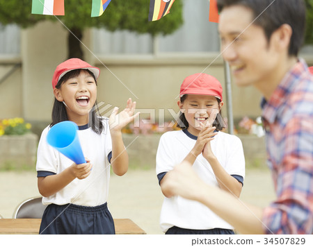Primary schoolchild who participates in athletic meet Primary schoolchild who participates in athletic meet 34507829