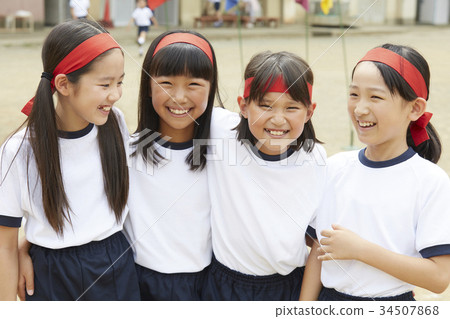 Primary schoolchild who participates in athletic meet 34507868