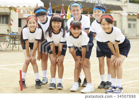 Primary schoolchild who participates in athletic meet Primary schoolchild who participates in athletic meet 34507898