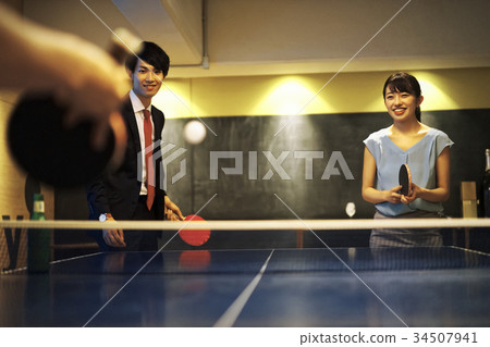 Couple playing table tennis 34507941