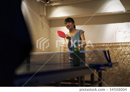 打乒乓球的女人 打乒乓球的女人 34508004