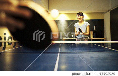 打乒乓球的女人 34508020