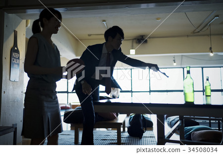 打乒乓球的夫婦 打乒乓球的夫婦 34508034