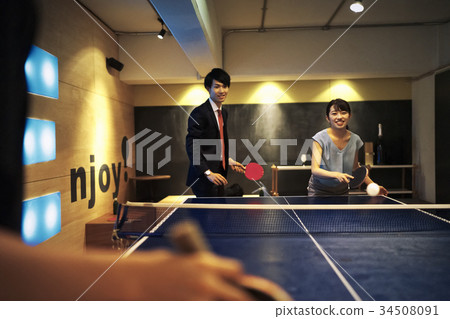 Couple playing table tennis 34508091