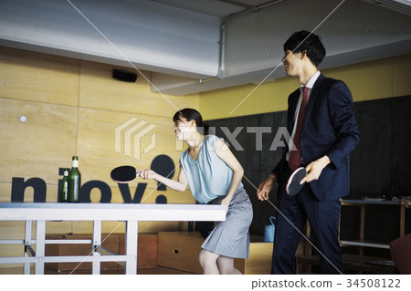 Couple playing table tennis 34508122