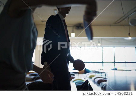 打乒乓球的夫婦 34508231