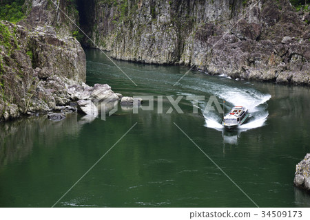 A view from the Rokyo Goryo Hachicho Observatory 34509173