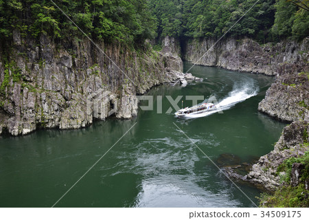 A view from the Rokyo Goryo Hachicho Observatory 34509175