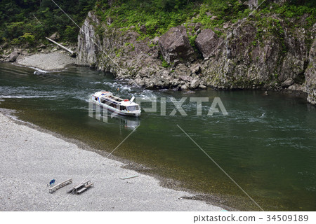A view from the Rokyo Goryo Hachicho Observatory 34509189