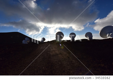 背光亞毫米波干涉儀望遠鏡藍天天空 34510162