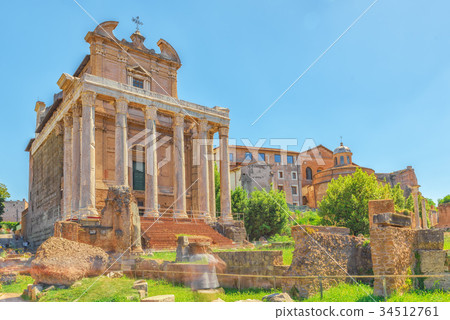 Archaeological and historical Forum in Rome 34512761