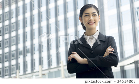 Asian business woman stands with confident posting Asian business woman stands with confident posting 34514805