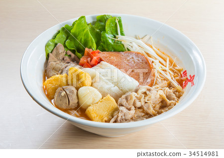noodles in soup noodles in soup 34514981