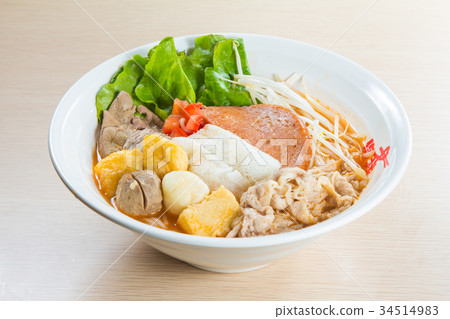 noodles in soup noodles in soup 34514983