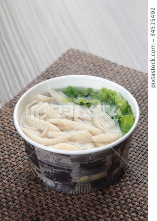 noodles in soup 34515492