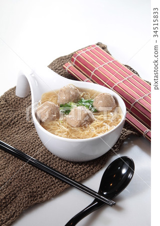 noodles in soup noodles in soup 34515833