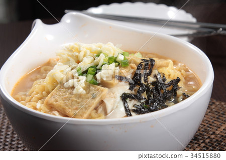 noodles in soup noodles in soup 34515880