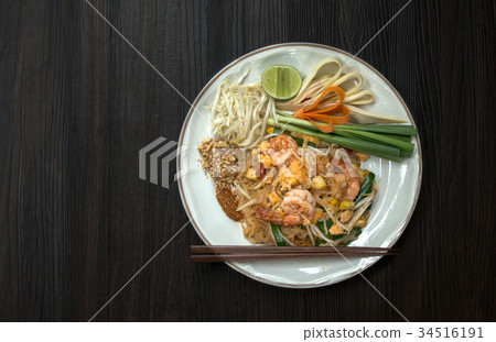 Thai Fried Noodles Pad Thai with shrimps or prawns Thai Fried Noodles Pad Thai with shrimps or prawns 34516191
