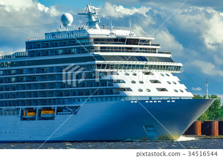 White cruise liner White cruise liner 34516544