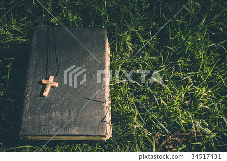 Vintage old holy bible book with christian cross Vintage old holy bible book with christian cross 34517431