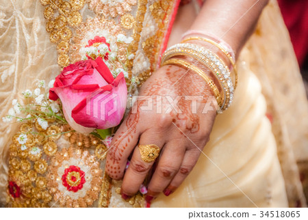 Indian bride hand 34518065