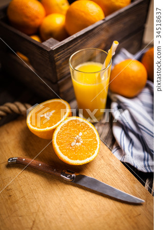 Fresh orange juice 34518637