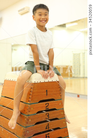 Kid jumping the box Kid jumping the box 34520059