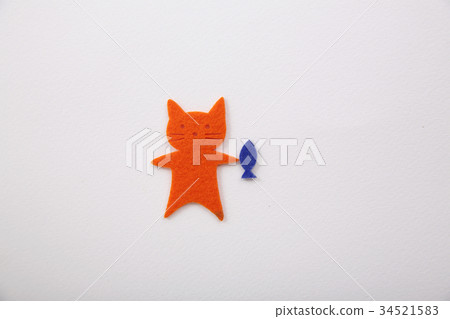 Cute cat and fish paper craft isolated in white background Cute cat and fish paper craft isolated in white background 34521583