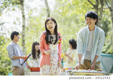 大學生準備燒烤 34522543