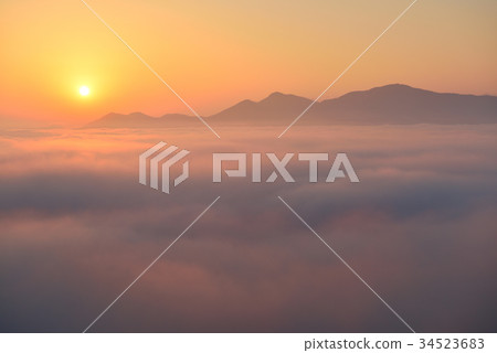 Cloudy sea in Araya mountain Cloudy sea in Araya mountain 34523683