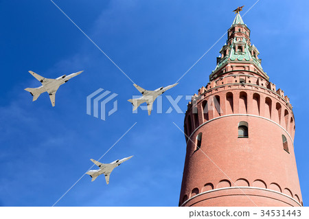 Russian aircrafts fly in formation over Moscow 34531443