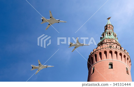 Russian aircrafts fly in formation over Moscow 34531444