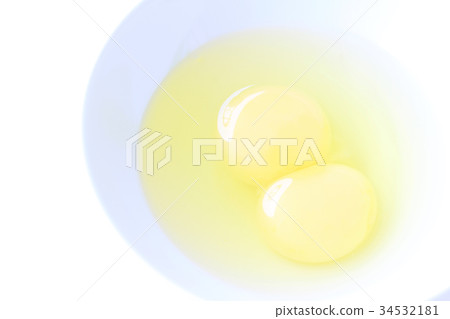 兩個生雞蛋 34532181