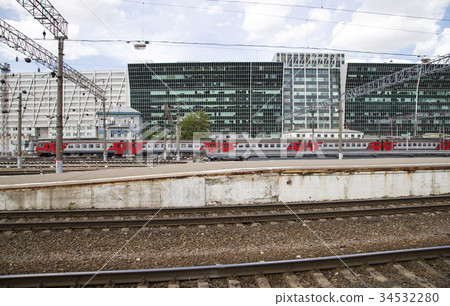 Train on Kiyevskaya railway station.Moscow, Russia 34532280