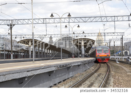 Train on Kiyevskaya railway station.Moscow, Russia 34532316