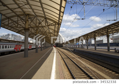 Train on Kiyevskaya railway station.Moscow, Russia 34532338